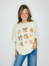 Load image into Gallery viewer, Pumpkin Chic Graphic Tee
